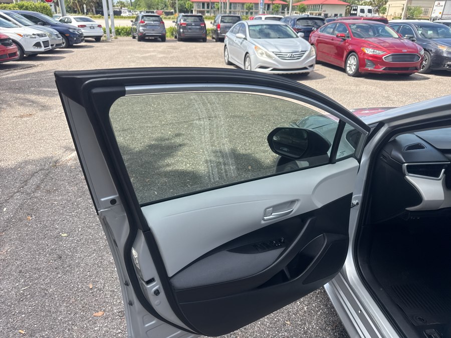 2021 Toyota Corolla LE - Photo 5
