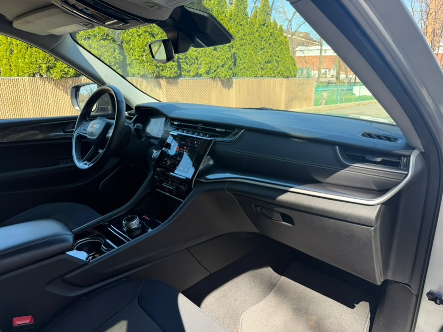 2022 Jeep Grand Cherokee L Laredo - Photo 25