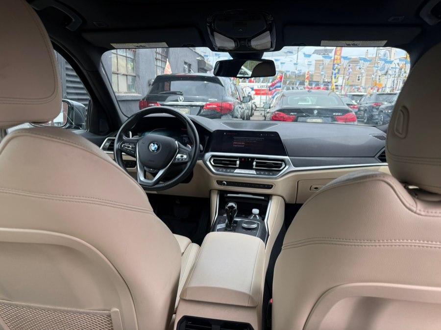2022 BMW 3 Series 330i - Photo 9