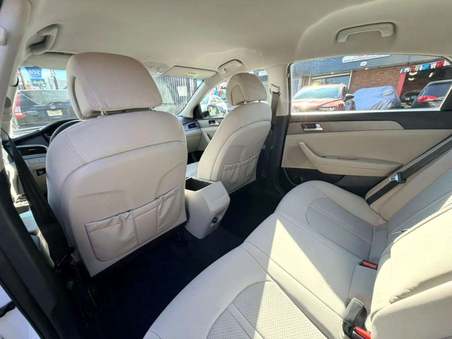 2016 Hyundai Sonata SE - Photo 10