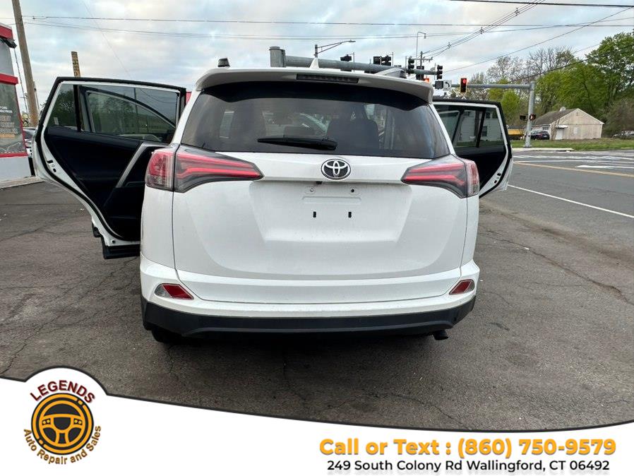 2017 Toyota RAV4 LE - Photo 9