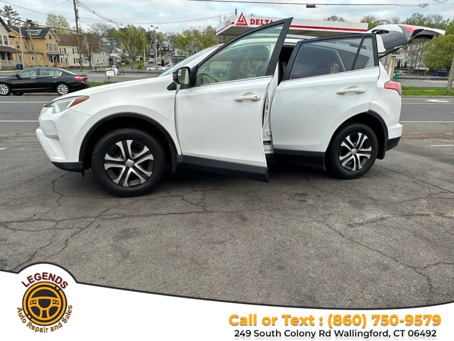 2017 Toyota RAV4 LE - Photo 10