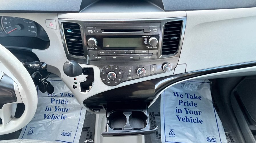 2011 Toyota Sienna Base - Photo 17