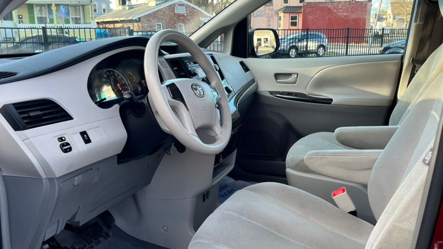 2011 Toyota Sienna Base - Photo 7