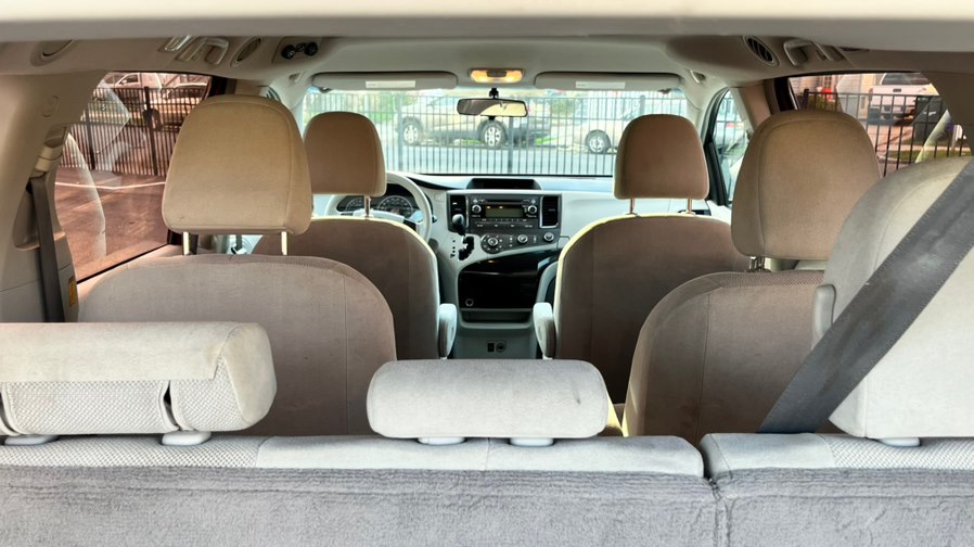 2011 Toyota Sienna Base - Photo 9