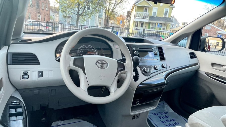 2011 Toyota Sienna Base - Photo 14
