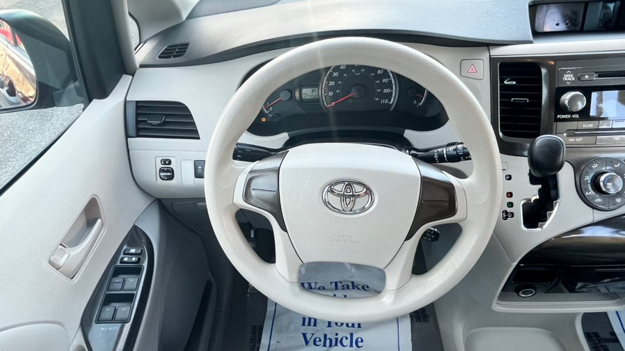 2011 Toyota Sienna Base - Photo 18
