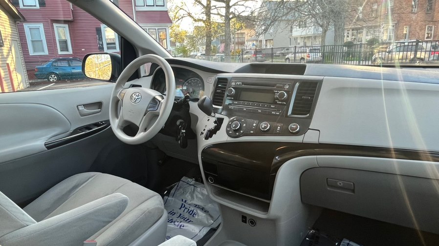 2011 Toyota Sienna Base - Photo 16