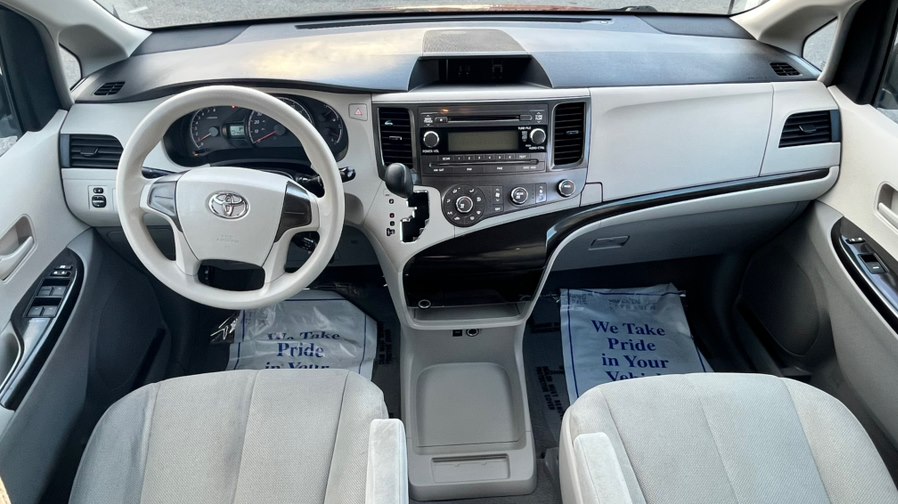 2011 Toyota Sienna Base - Photo 15