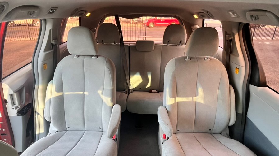 2011 Toyota Sienna Base - Photo 12