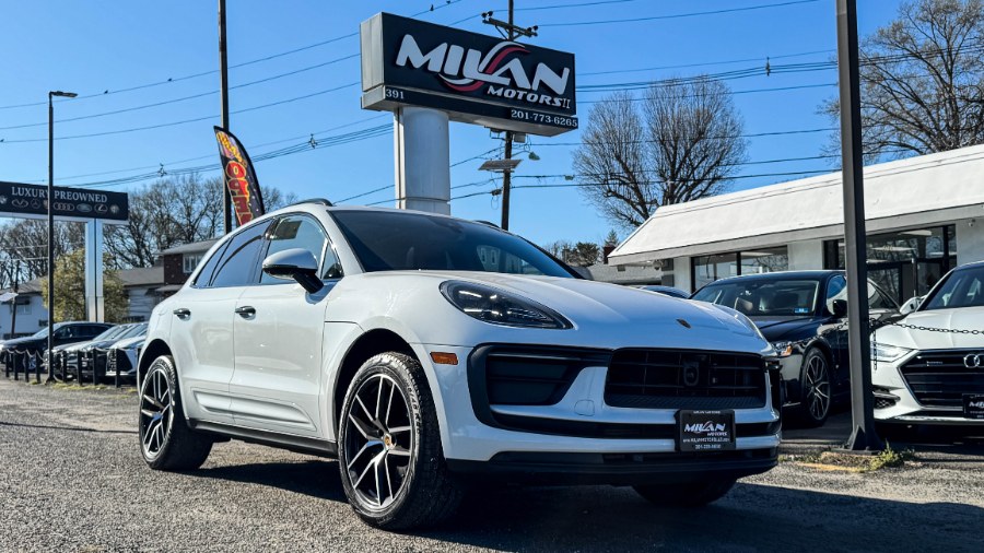 Carrara White Metallic 2023 Porsche Macan AWD SUV / Crossover All-Wheel Drive 7-Speed Automatic