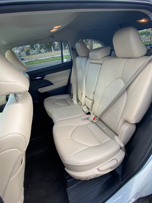 2023 Toyota Highlander XLE - Photo 9