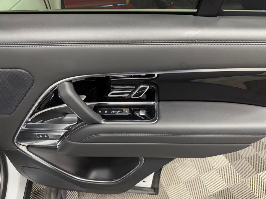 2023 Land Rover Range Rover SE - Photo 17