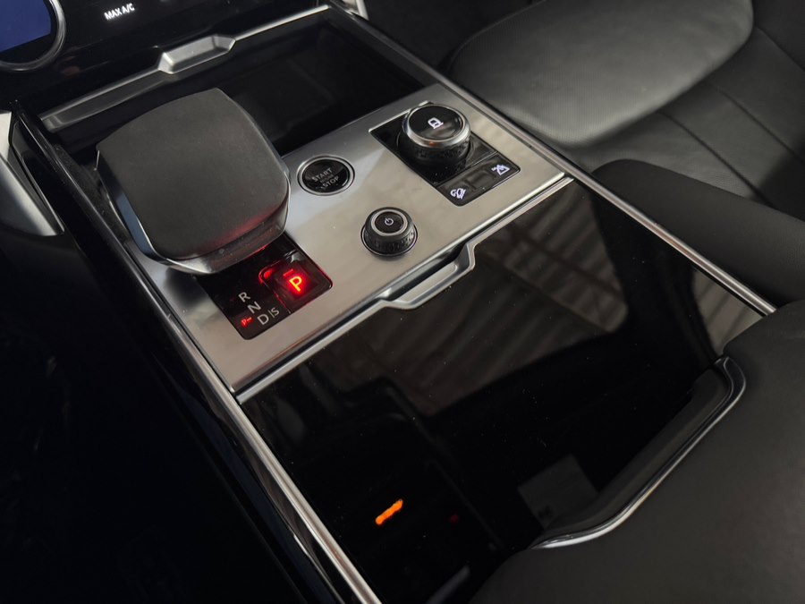 2023 Land Rover Range Rover SE - Photo 8