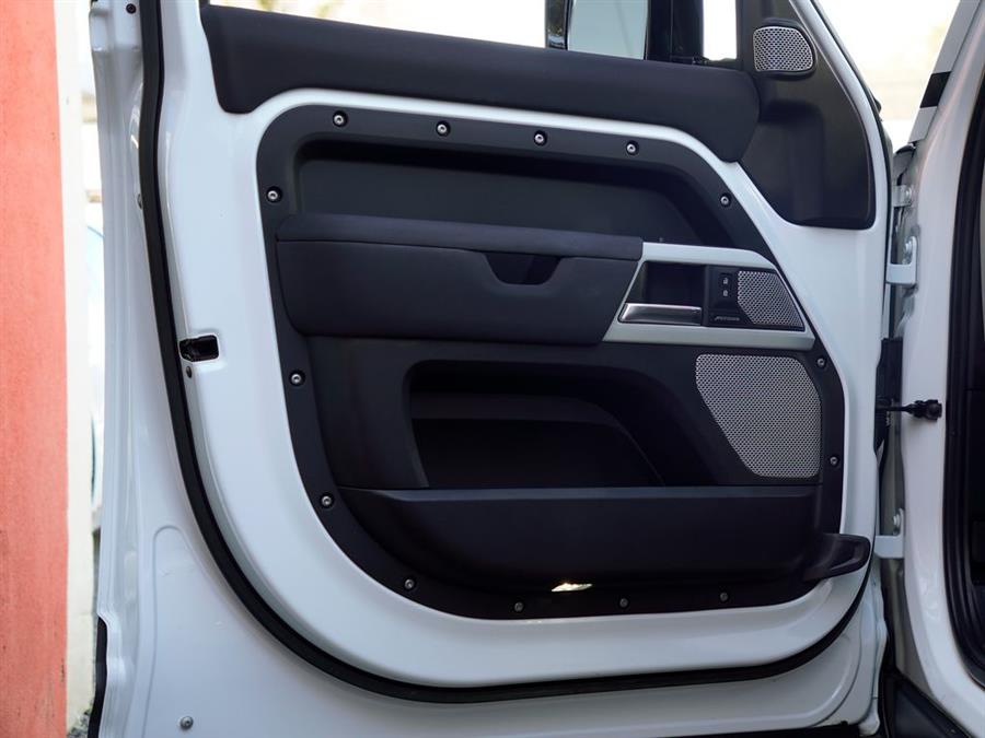 2023 Land Rover Defender S - Photo 13