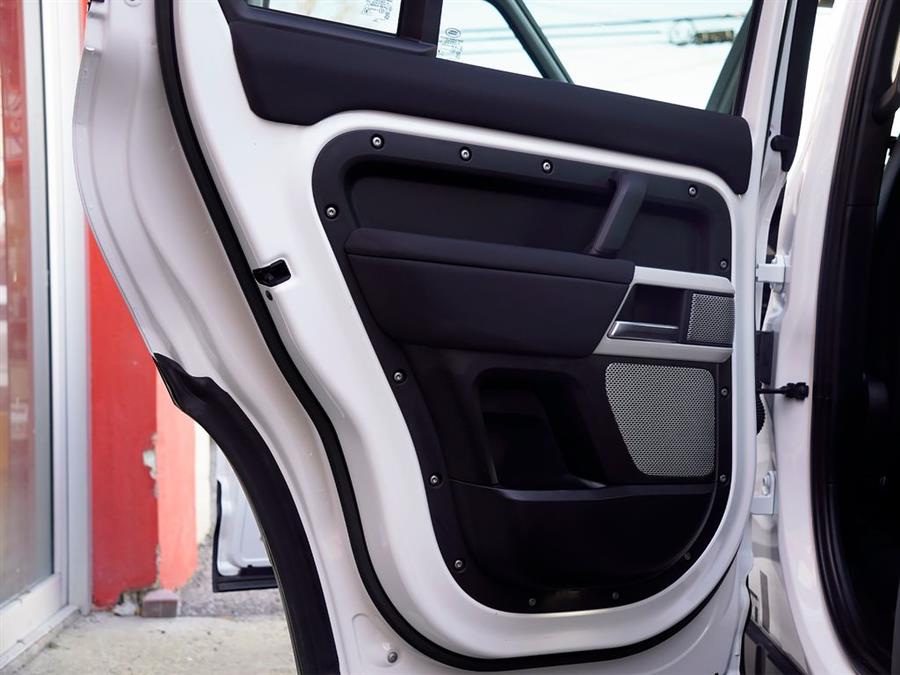 2023 Land Rover Defender S - Photo 25