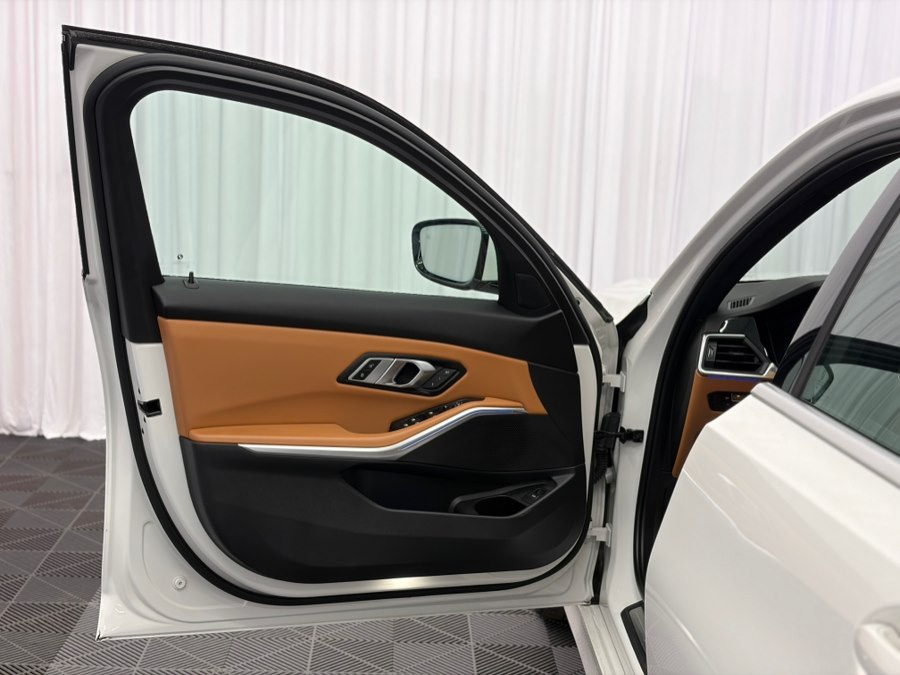 2022 BMW 3 Series 330i - Photo 10