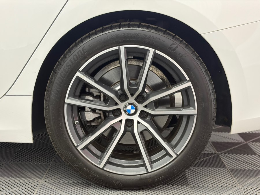 2022 BMW 3 Series 330i - Photo 35