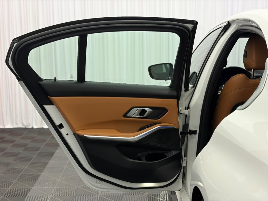 2022 BMW 3 Series 330i - Photo 12