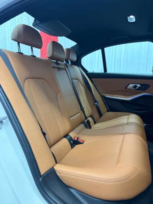 2022 BMW 3 Series 330i - Photo 17
