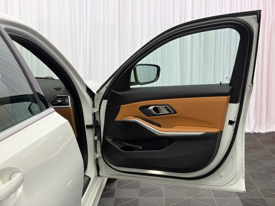 2022 BMW 3 Series 330i - Photo 14
