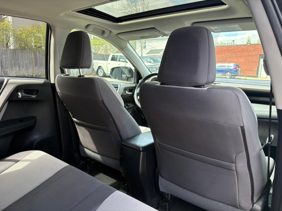 2015 Toyota RAV4 XLE - Photo 20