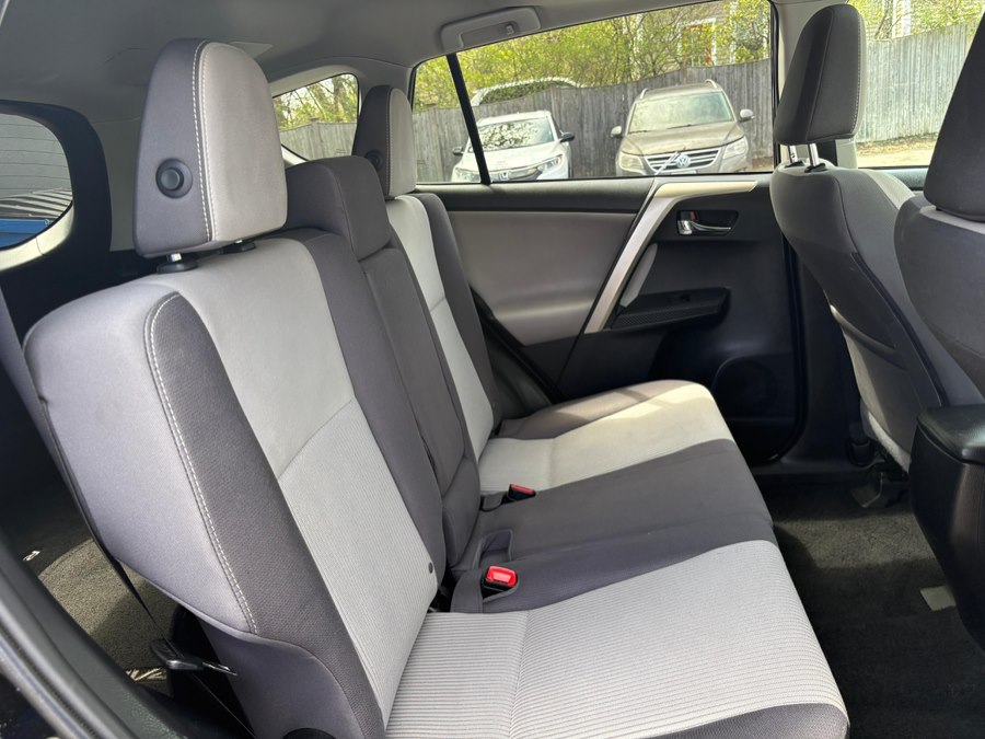 2015 Toyota RAV4 XLE - Photo 18