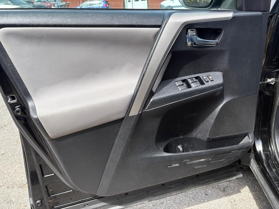 2015 Toyota RAV4 XLE - Photo 7