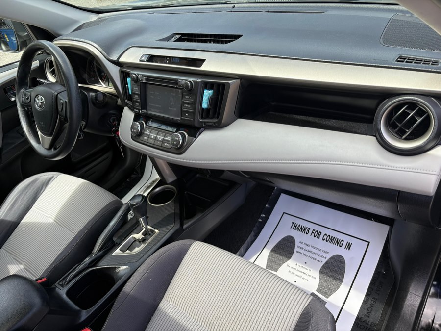 2015 Toyota RAV4 XLE - Photo 25