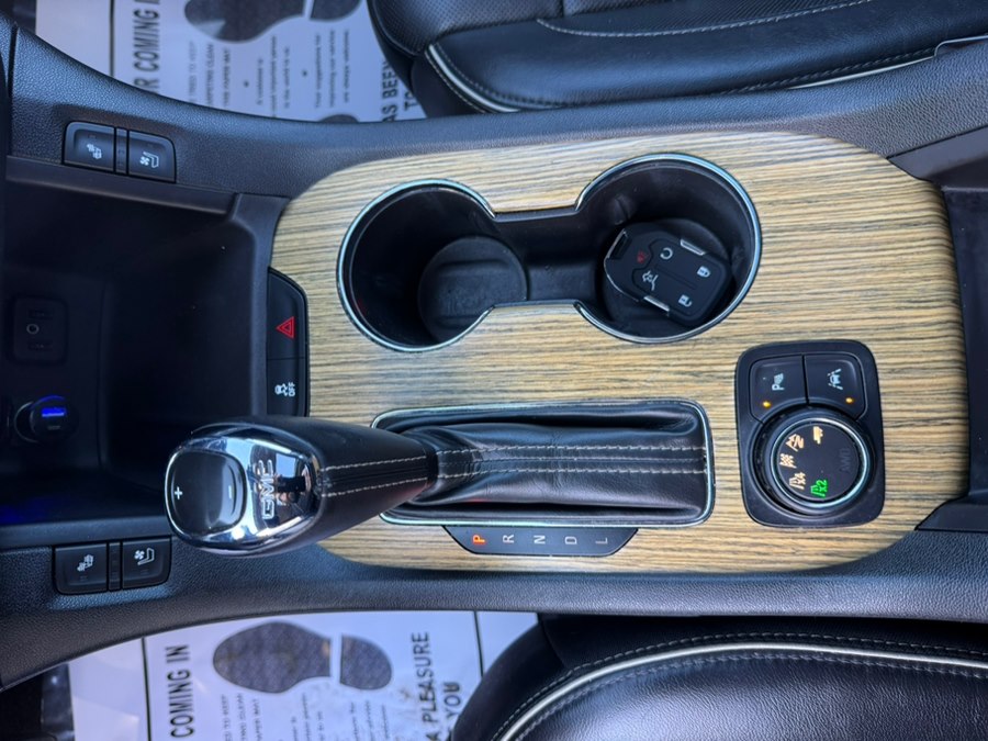 2017 GMC Acadia Denali - Photo 16