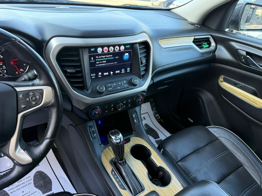 2017 GMC Acadia Denali - Photo 17
