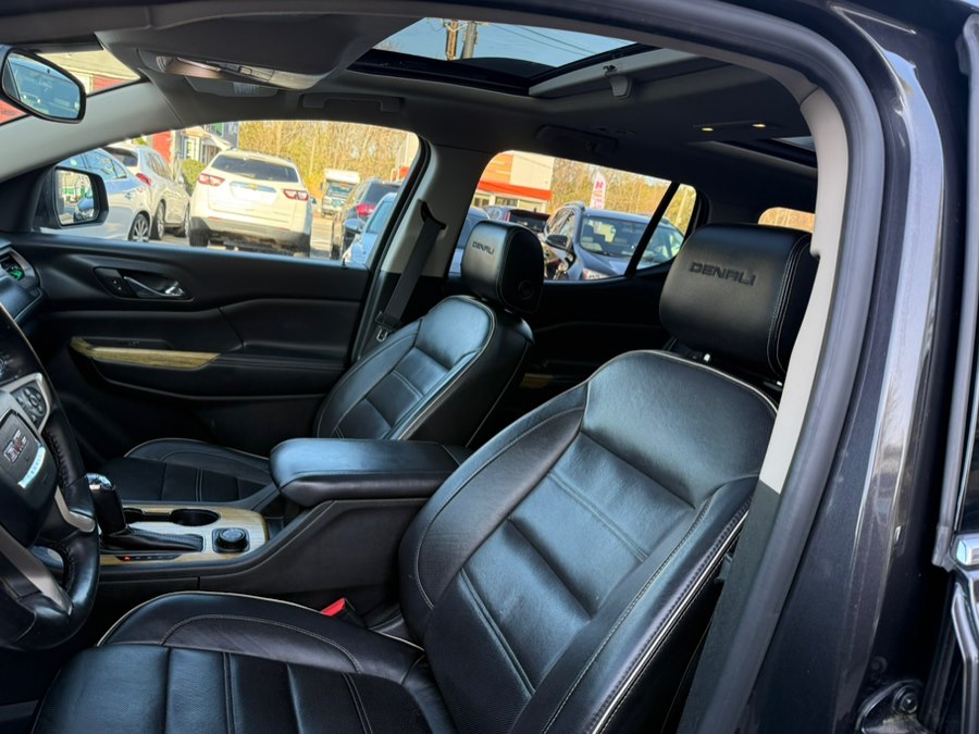 2017 GMC Acadia Denali - Photo 10