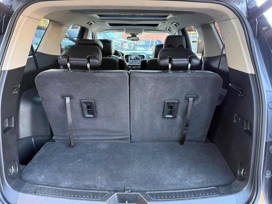 2017 GMC Acadia Denali - Photo 21