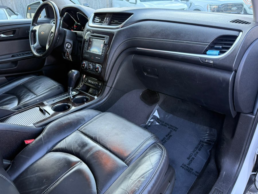 2016 Chevrolet Traverse 2LT - Photo 24