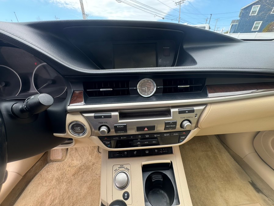 2013 Lexus ES 350 - Photo 16
