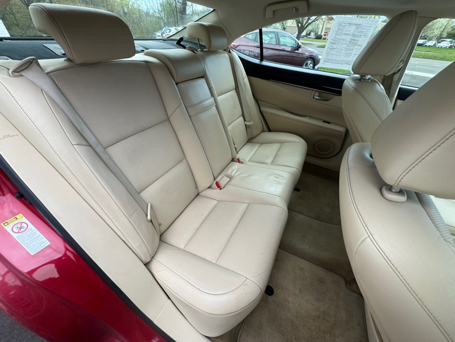 2013 Lexus ES 350 - Photo 9
