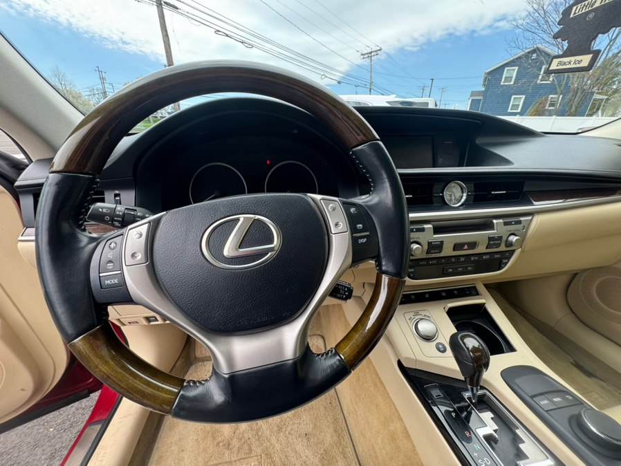2013 Lexus ES 350 - Photo 15
