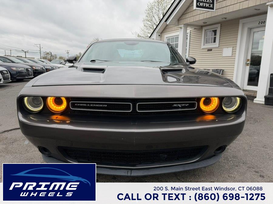 2015 Dodge Challenger SXT's photo