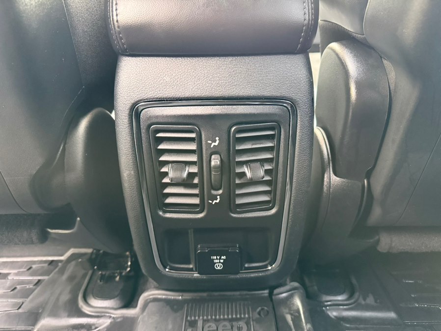 2019 Jeep Grand Cherokee Altitude - Photo 16