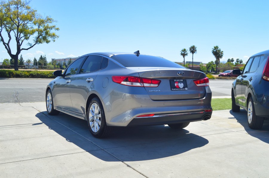2018 Kia Optima LX - Photo 2