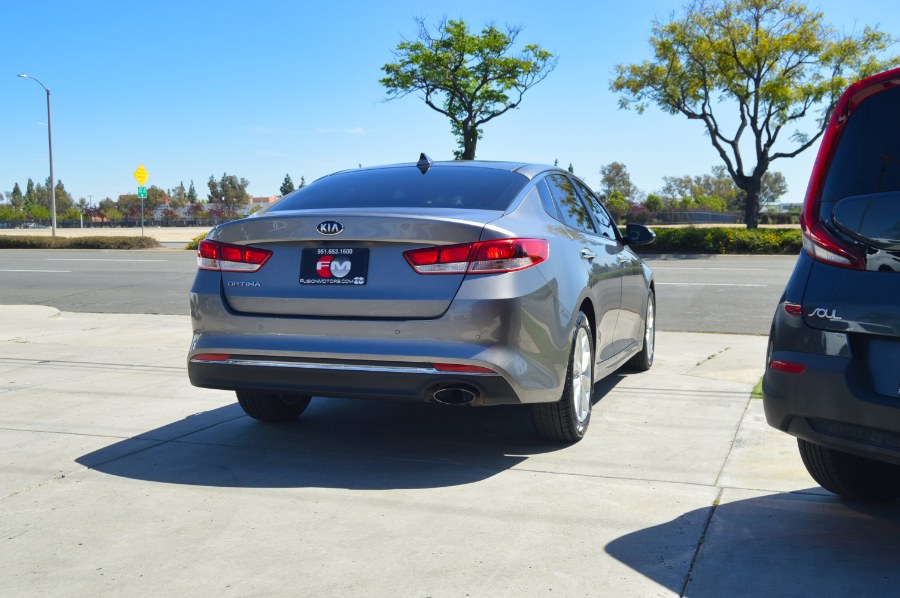 2018 Kia Optima LX - Photo 4