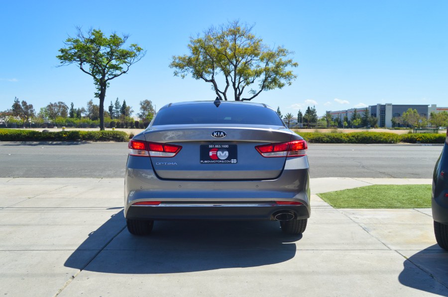 2018 Kia Optima LX - Photo 3
