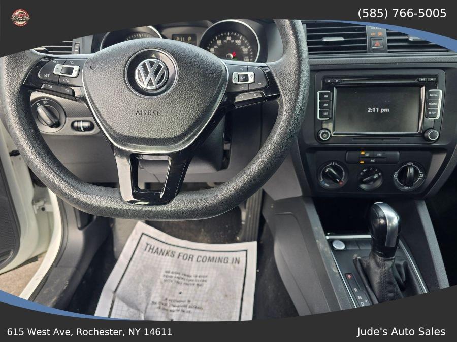 Volkswagen Jetta photo 9