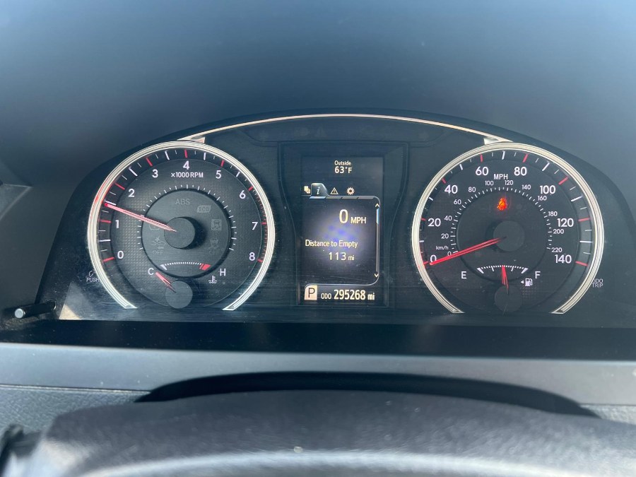 2015 Toyota Camry SE - Photo 8