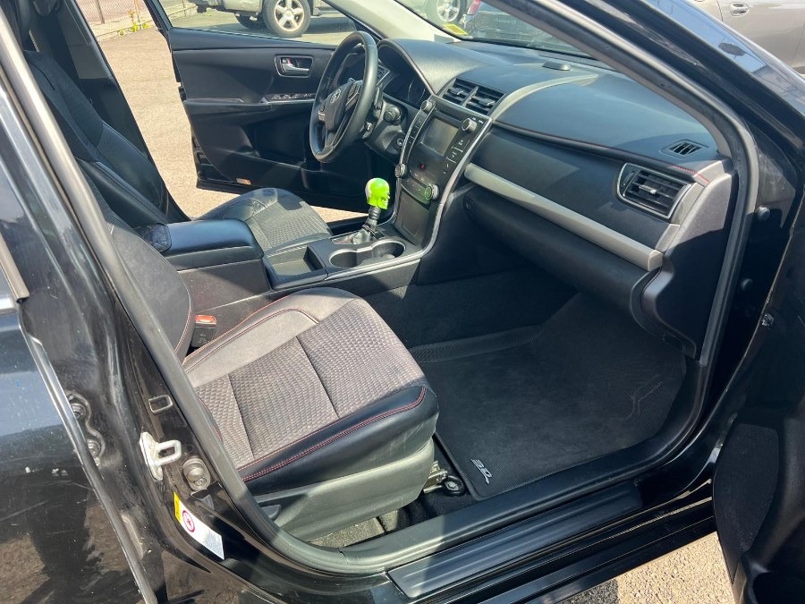 2015 Toyota Camry SE - Photo 6