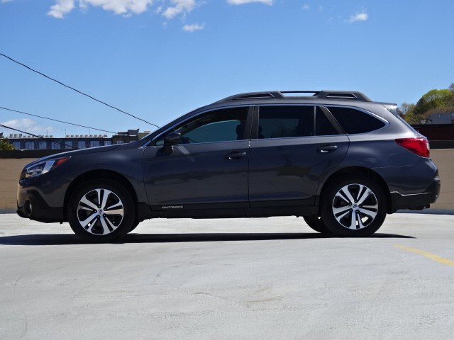 2018 Subaru Outback Limited - Photo 16
