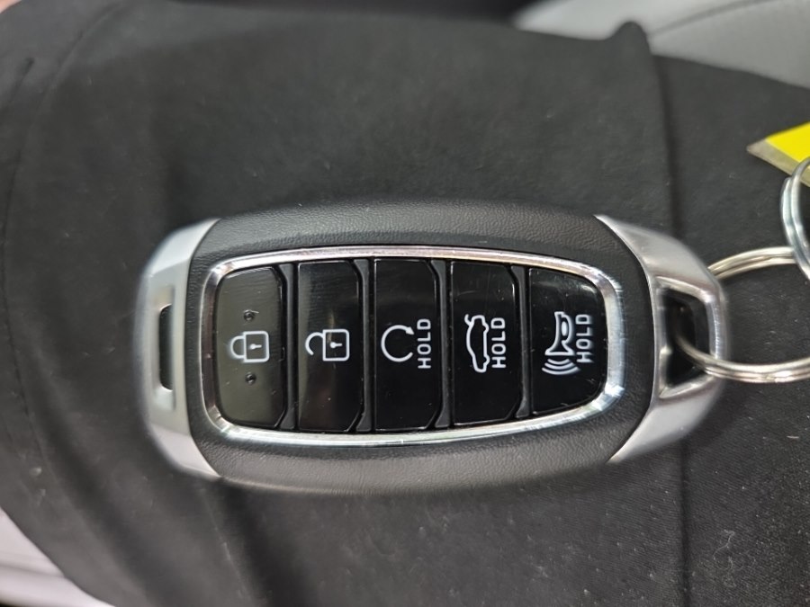 2023 Hyundai Elantra Limited - Photo 32
