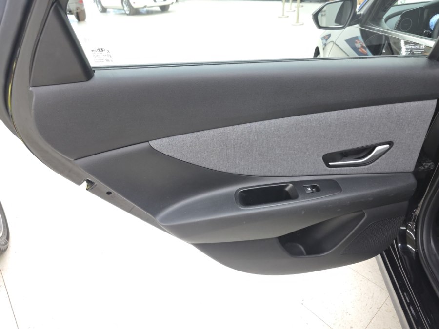 2023 Hyundai Elantra Limited - Photo 14