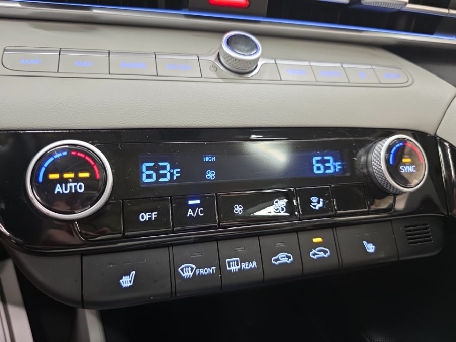 2023 Hyundai Elantra Limited - Photo 18