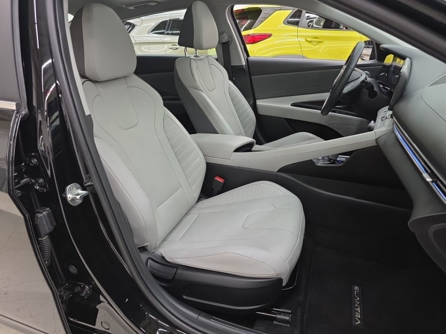 2023 Hyundai Elantra Limited - Photo 9